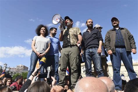 E­r­m­e­n­i­s­t­a­n­ ­m­u­h­a­l­i­f­ ­l­i­d­e­r­i­:­ ­K­a­d­i­f­e­ ­D­e­v­r­i­m­ ­k­a­z­a­n­d­ı­
